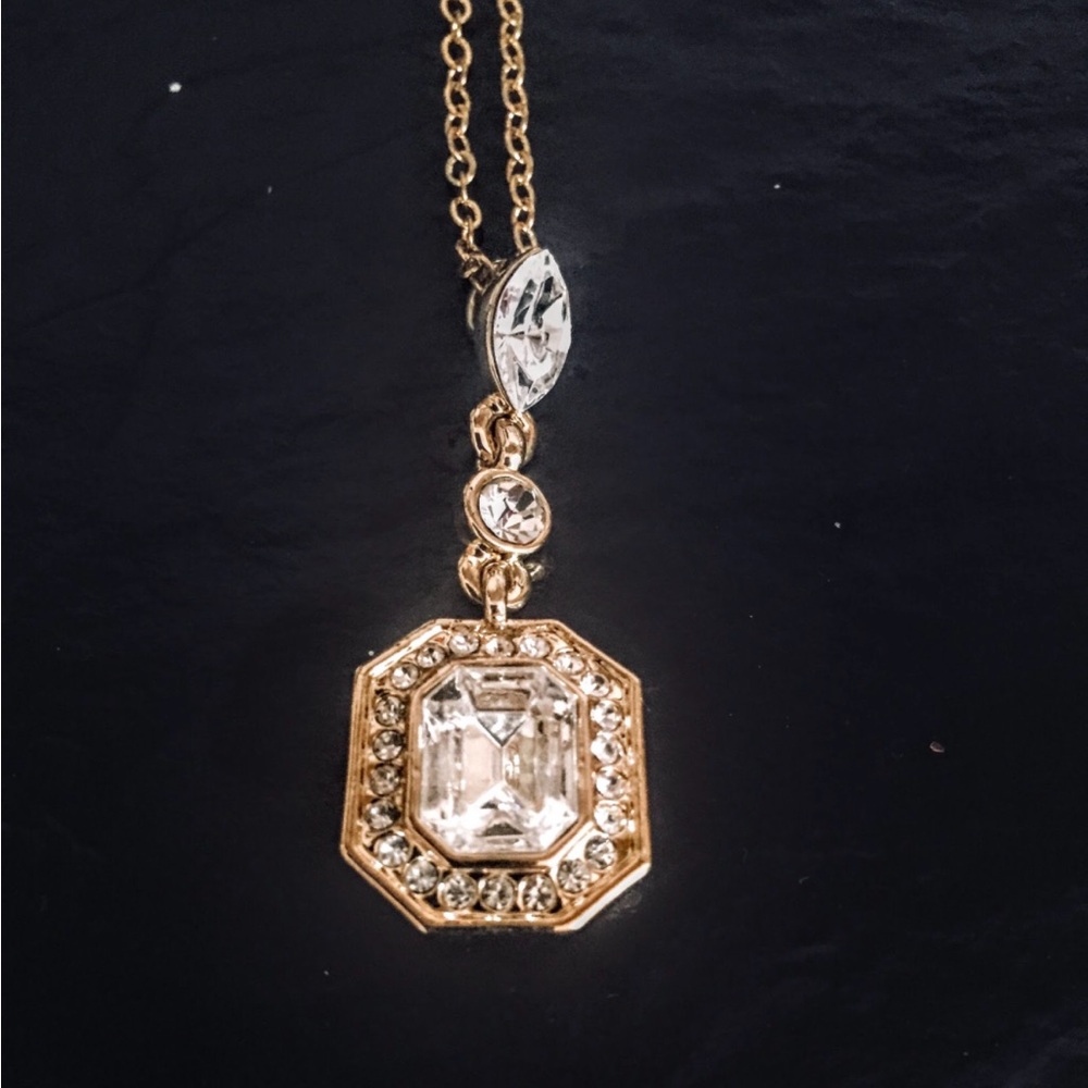 NWT Carol Lee Pendant Necklace